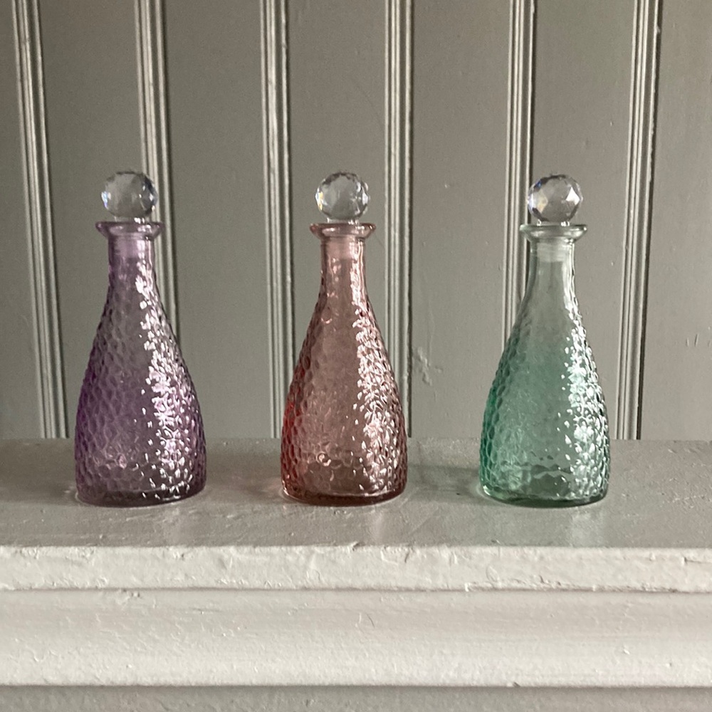 NWT Trio of Pastel Color Pebbled Glass Decorative Bottles w/ Crystal 💎 Tops